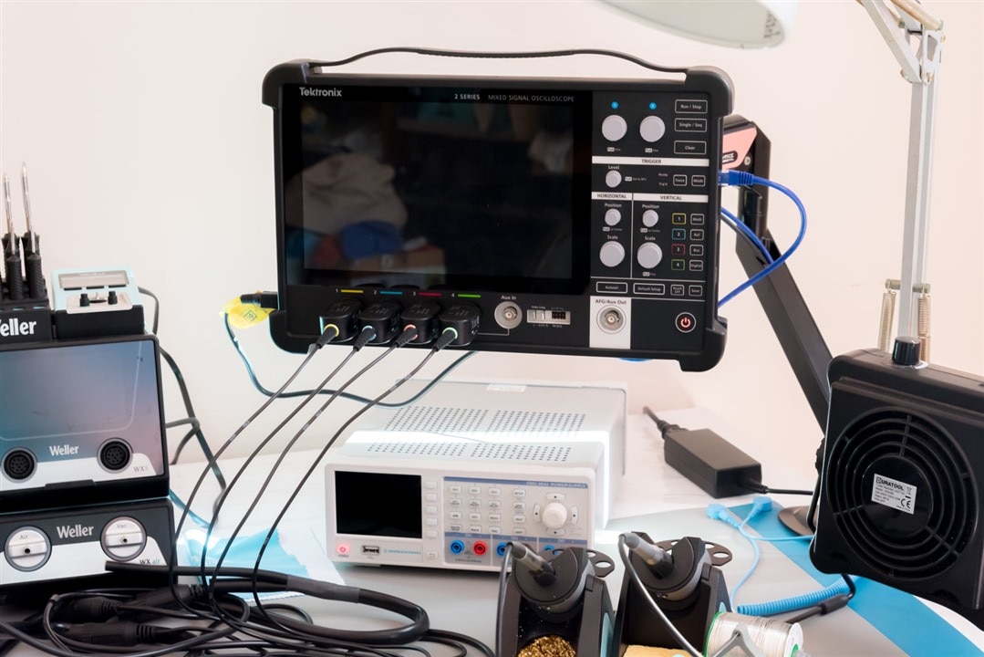 2 Series MSO Portable Mixed Signal Oscilloscope