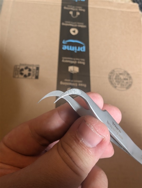Eagle beak tweezers